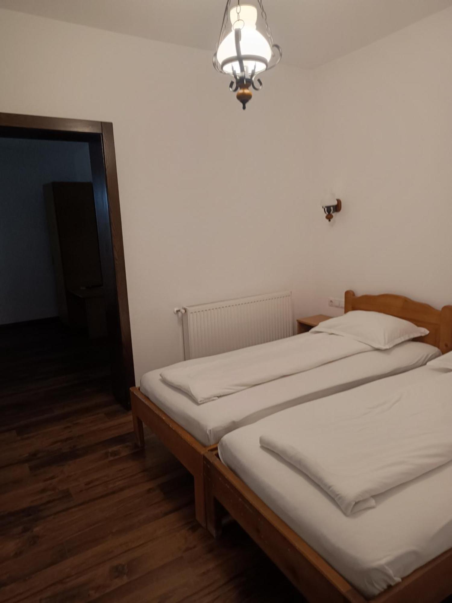 Pensiunea In Poiana Glód Kültér fotó
